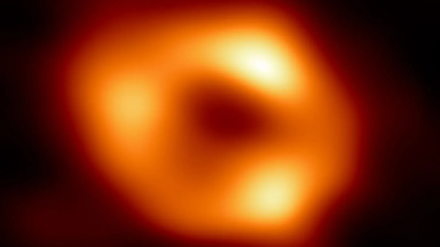 La première image du trou noir supermassif au cœur de notre galaxie a été dévoilée 1 trou-noir 1ere image